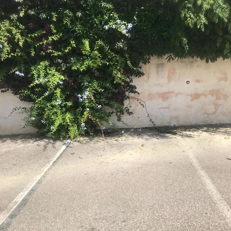 Studio 2 adultes 2 enfants Sanary sur Mer à 800m de la mer Extérieur photo