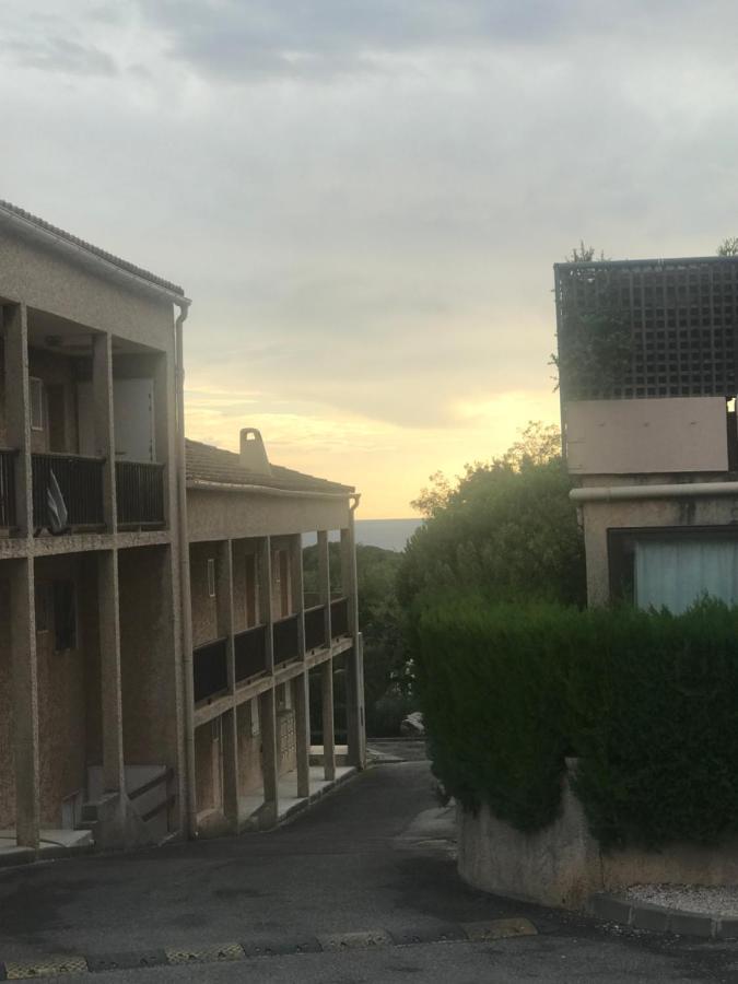 Studio 2 adultes 2 enfants Sanary sur Mer à 800m de la mer Extérieur photo